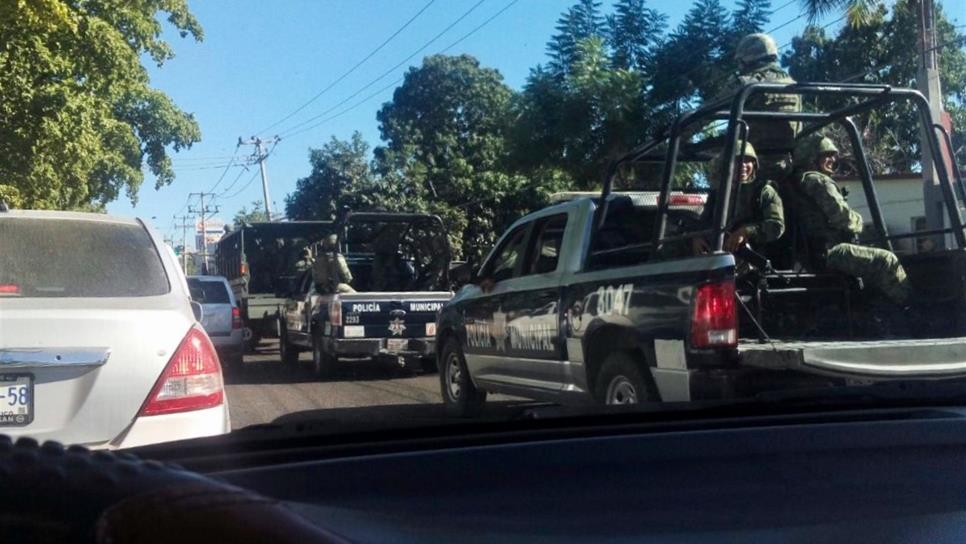 Circulan militares en patrullas de la municipal