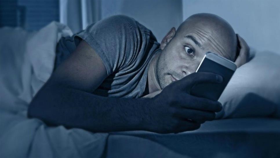 Uso nocturno de aparatos electrónicos resta calidad del sueño