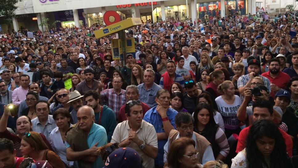 Miles de personas marchan contra el gasolinazo en Culiacán