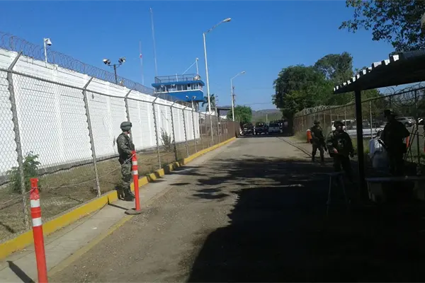Tres heridos en balacera en el penal de Mazatlán Tres heridos en balacera en el penal de Mazatlán