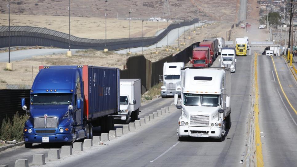 México y EUA firman enmienda sobre autotransporte
