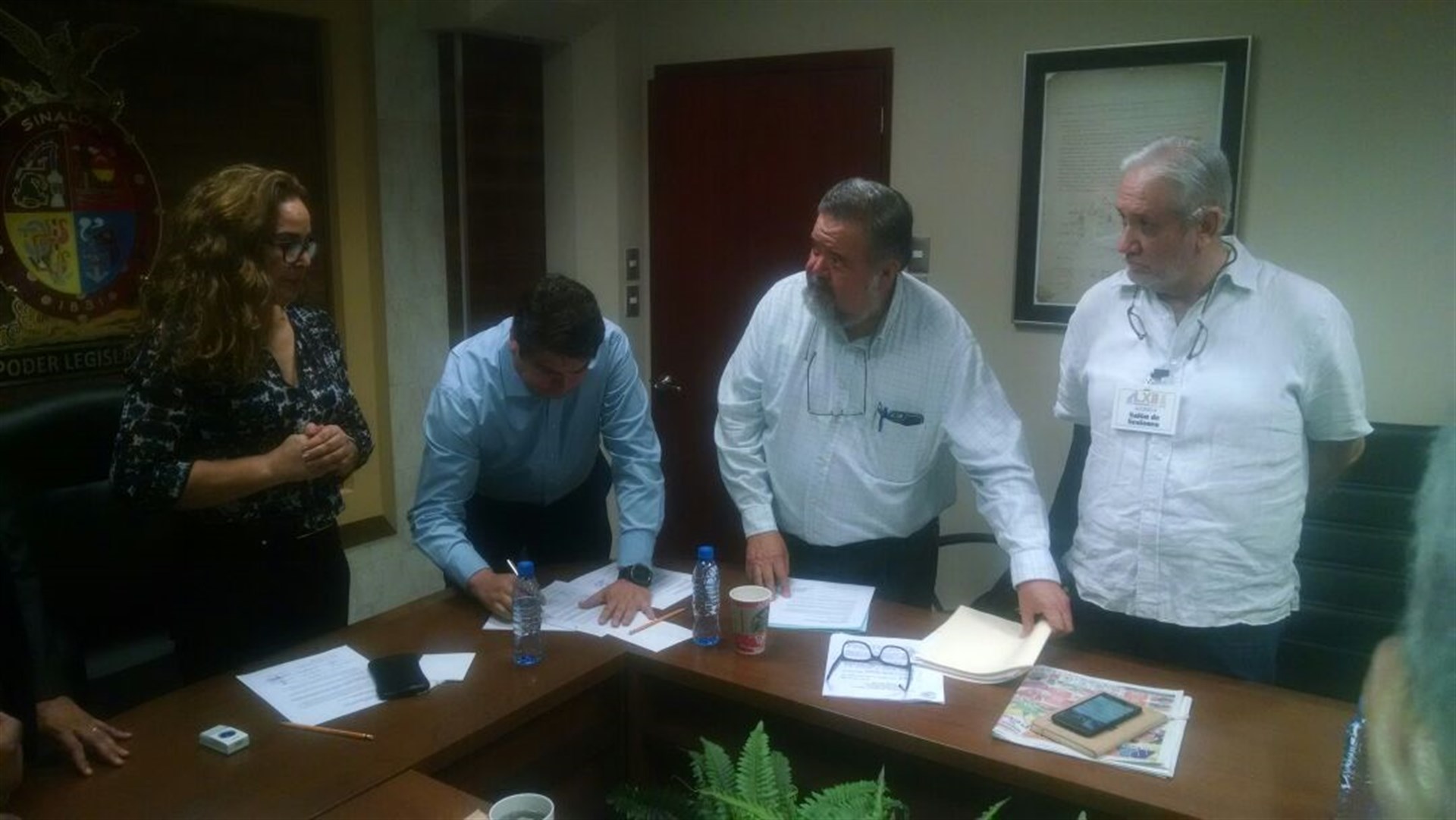 Ciudadanos presentan documento a la Junta de Coordinación Política