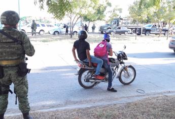 Policía militar captura a una persona con moto robada y droga