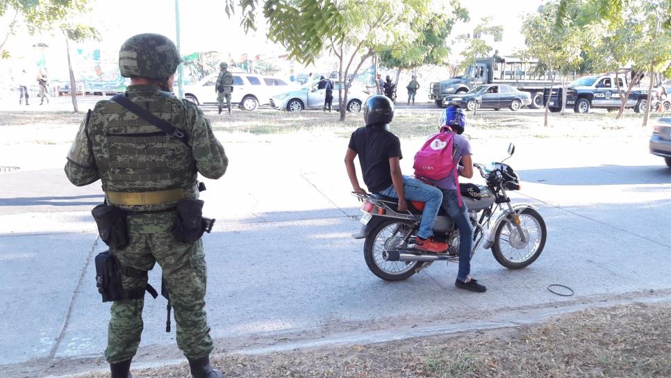 Policía militar captura a una persona con moto robada y droga