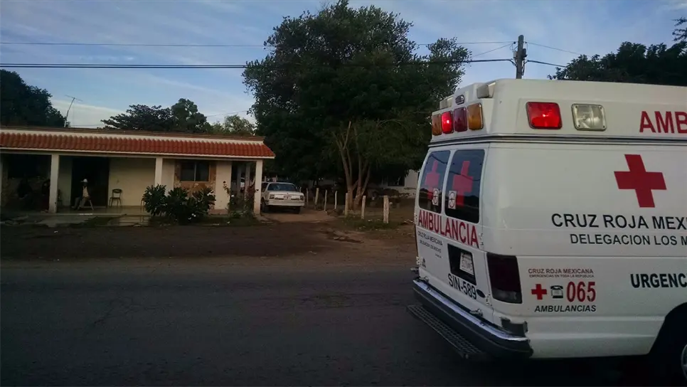 Lo acuchillan para robarle una memoria USB; está grave