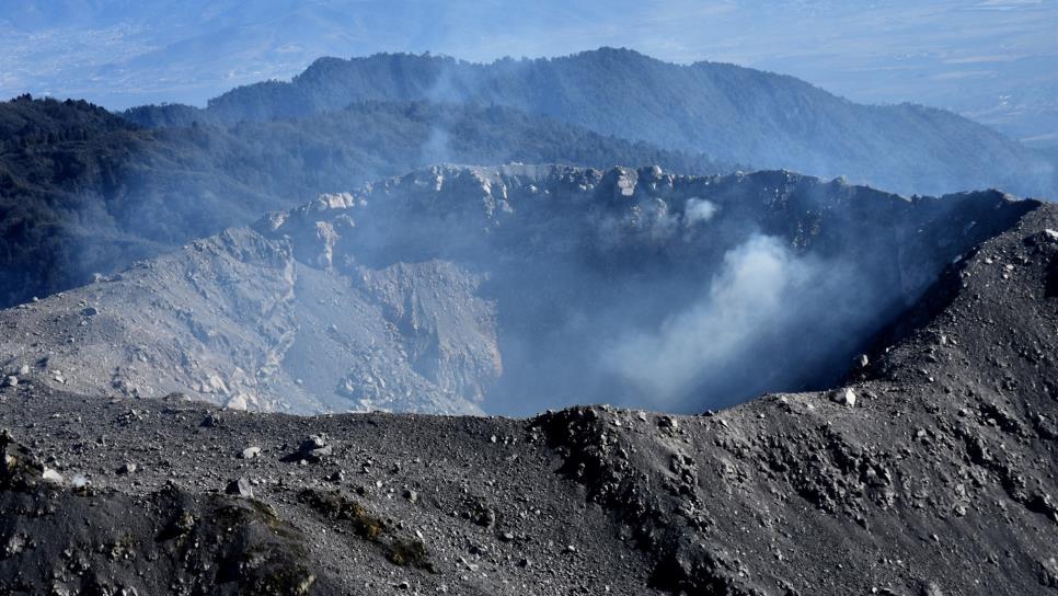 Sobrevuelo muestra que domo del Volcán de Colima está casi destruido Sobrevuelo muestra que domo del Volcán de Colima está casi destruido