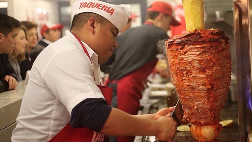 Para hacer buenos tacos al pastor se requieren habilidades de karateca