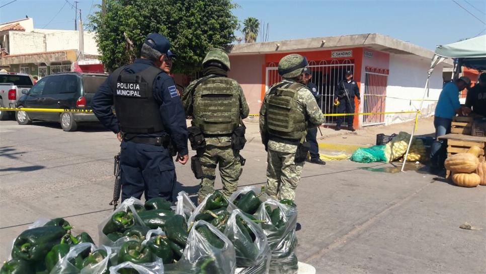 Muere joven baleado en el tianguis de la Jaramillo