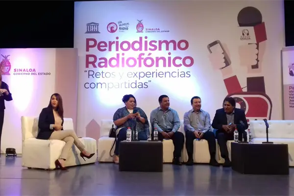 Realizan panel por Día Mundial de la Radio