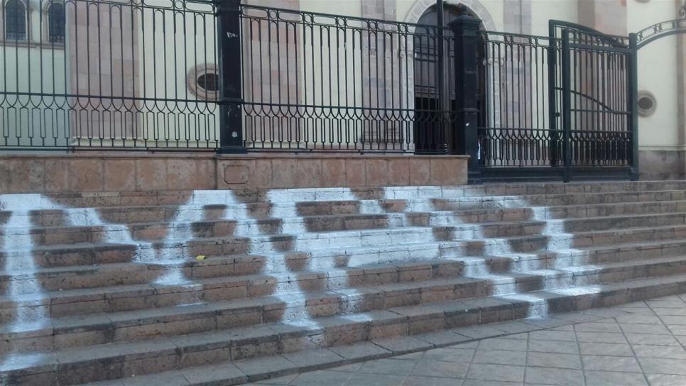 Vandalizan escaleras de la Catedral de Culiacán