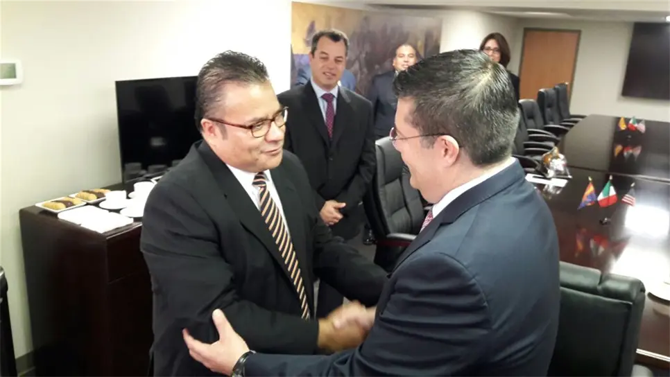 El encuentro tuvo lugar en el Consulado de México en Tucson. FOTO: Ernesto Torres.