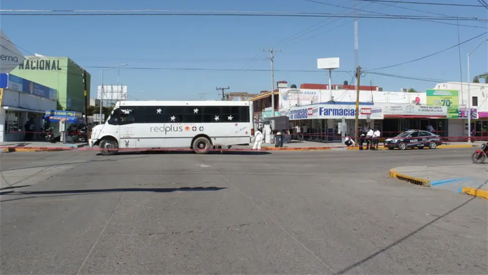 La mujer fue atropellada por la pesada unidad. FOTO: Adrián González.