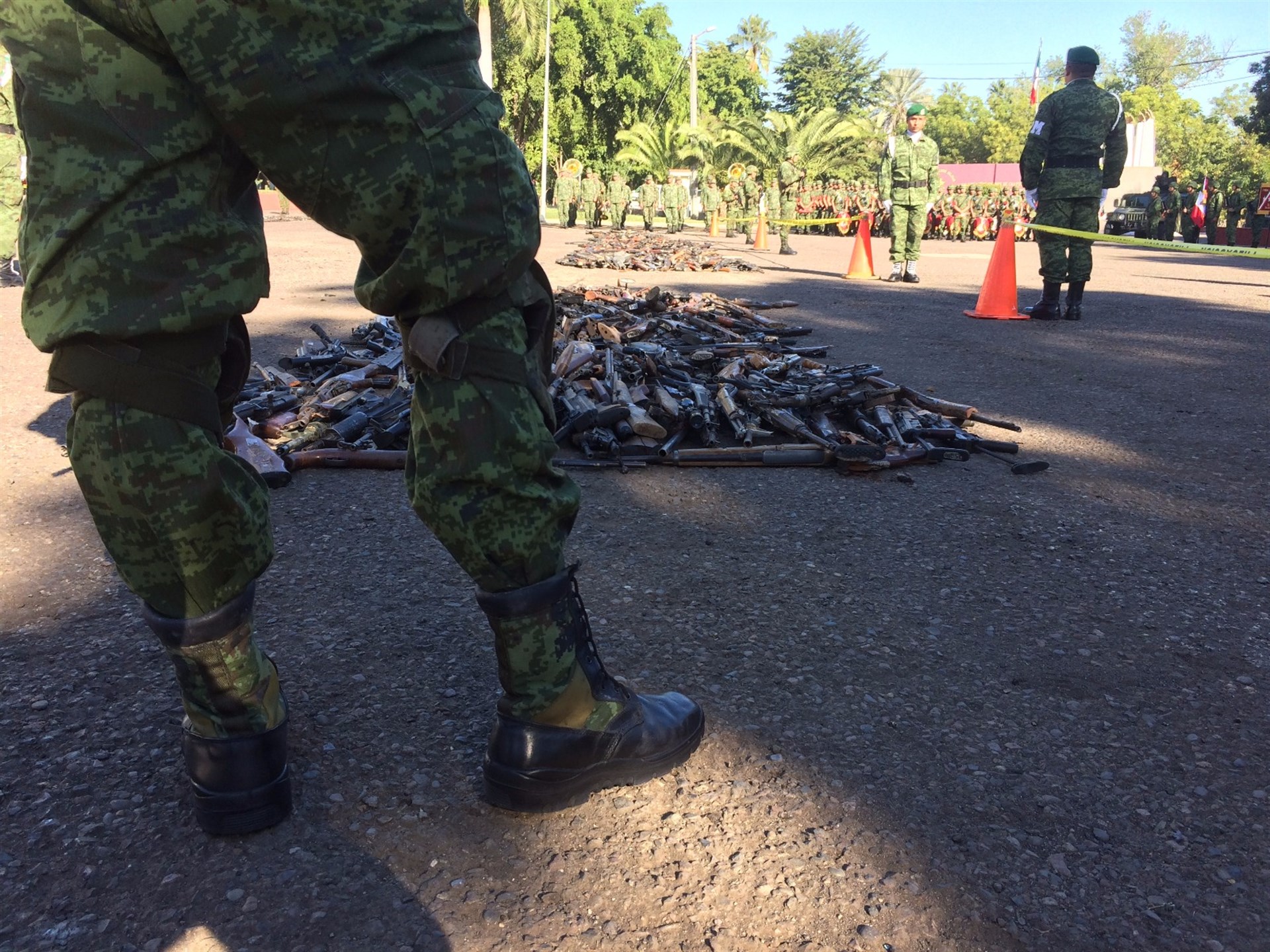 Donan culiacanenses 53 armas; 42 son granadas