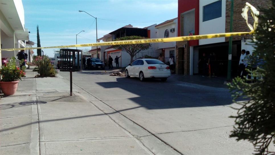 Asesinan con “cuerno de chivo” a joven en Rancho Contento