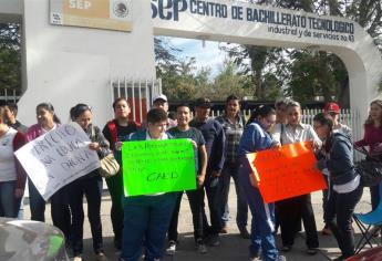 Recorte a la educación afecta a 28 estudiantes de CAED