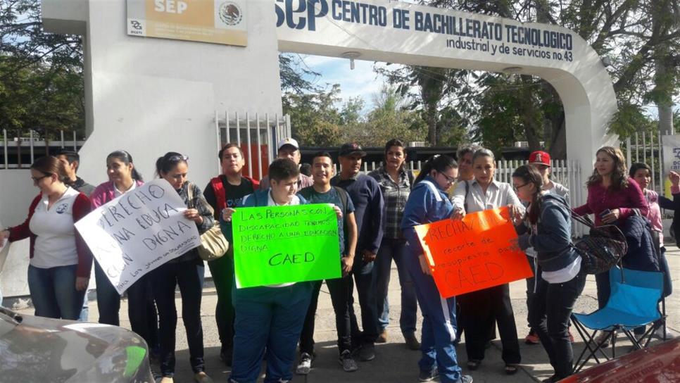 Recorte a la educación afecta a 28 estudiantes de CAED