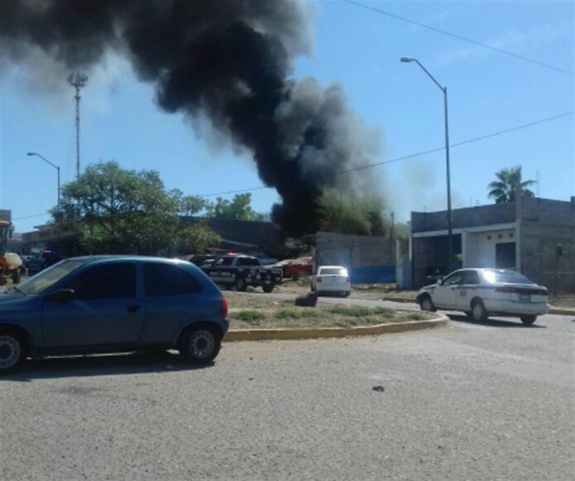 Se incendia yonque en la zona sur de Culiacán