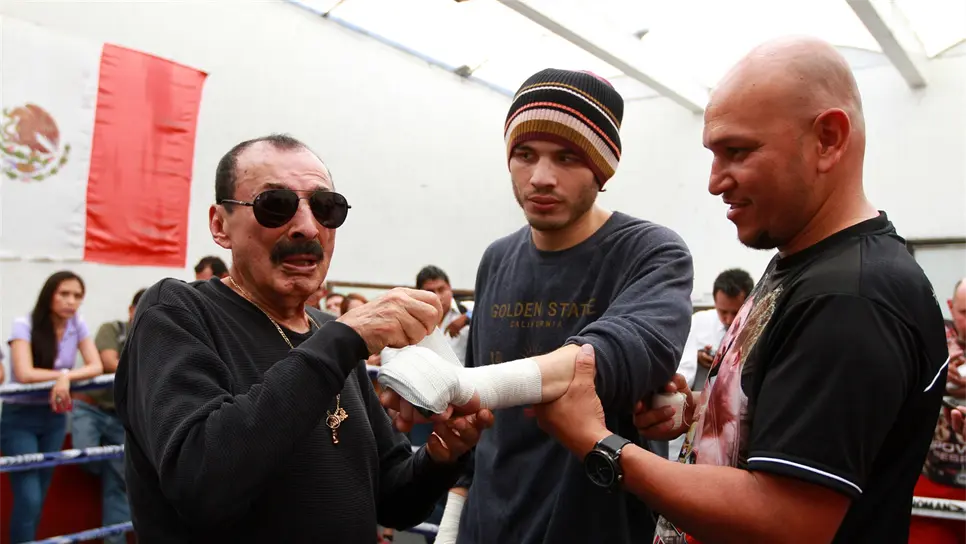 Nacho Beristáin “jode” a Chávez Jr. en el gimnasio