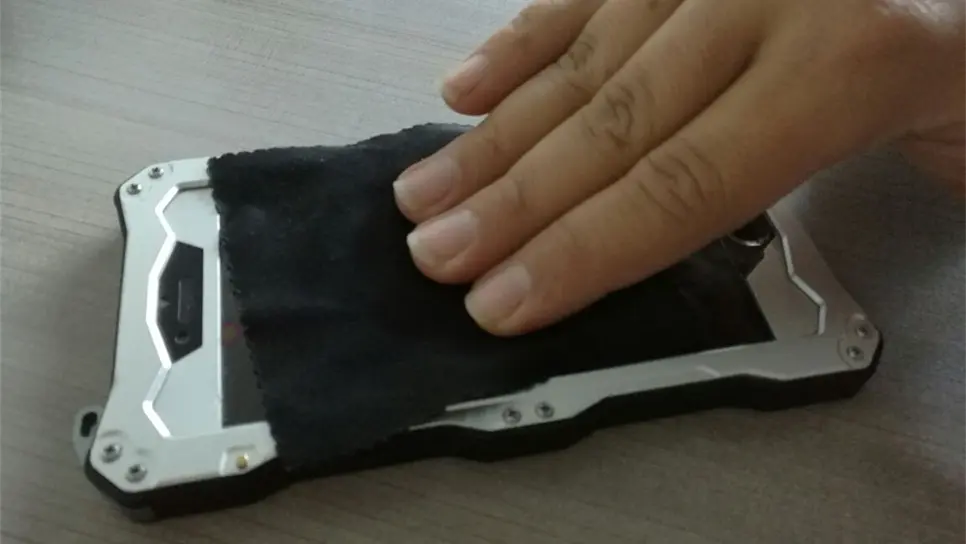 Limpiar el celular de manera constante evita enfermedades