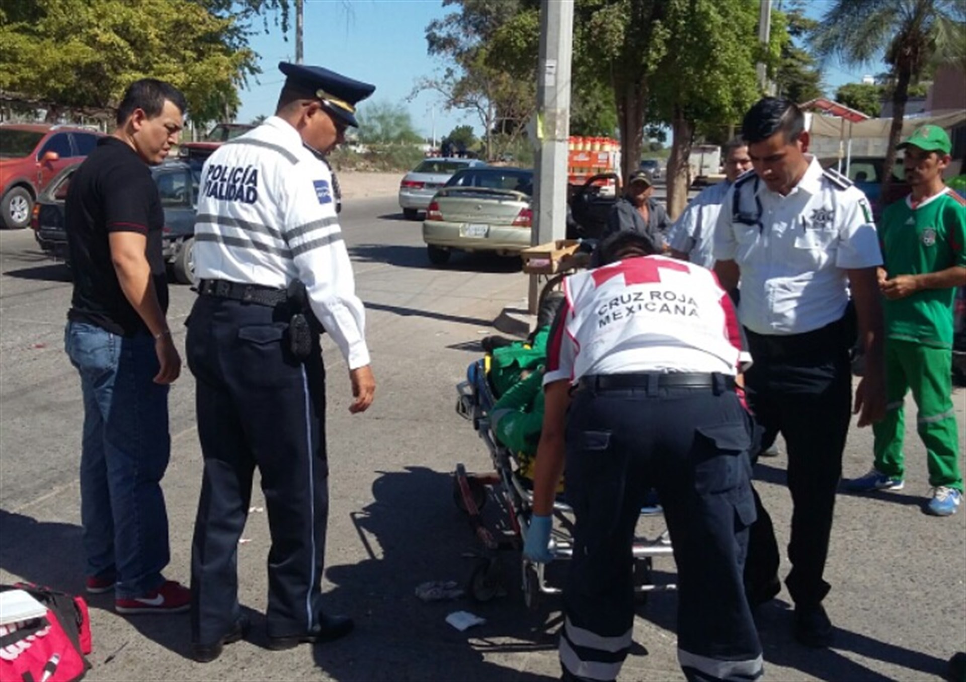 Dos lesionados en choque en Álamos Country