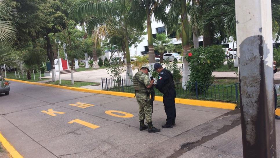 Alto mando militar visita la Municipal ante muerte de policías