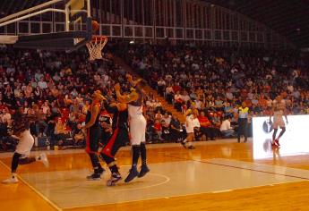 Debut triunfal de Caballeros