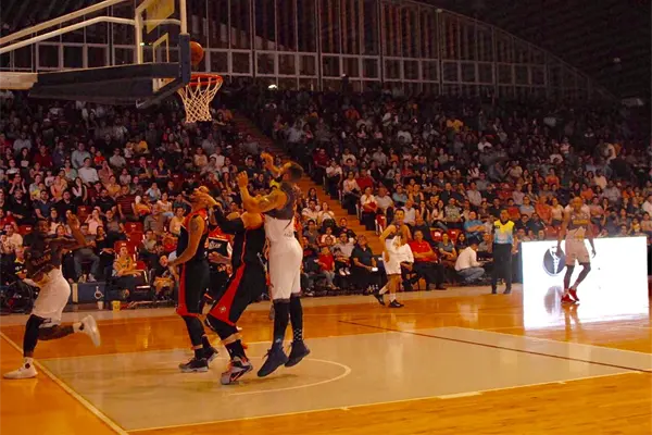 Debut triunfal de Caballeros Debut triunfal de Caballeros