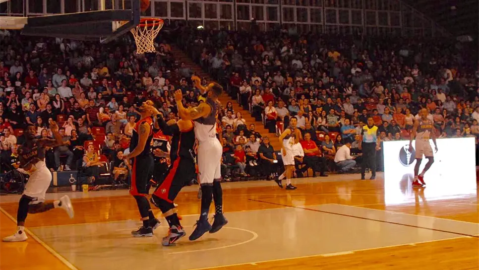 Debut triunfal de Caballeros