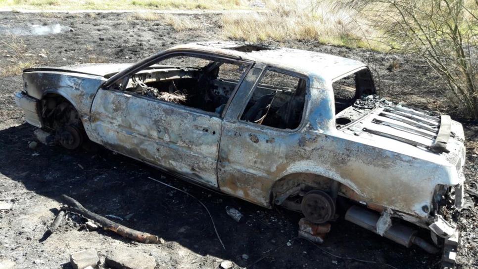 Se incendia vehículo y solar baldío en La Tabachines