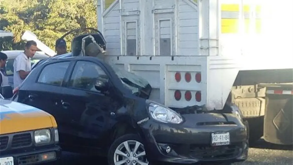 Muere sacerdote de San Pedro en accidente automovilístico