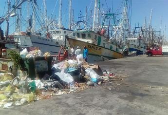 Exigen que muelle pesquero no sea un basurón y cementerio de barcos