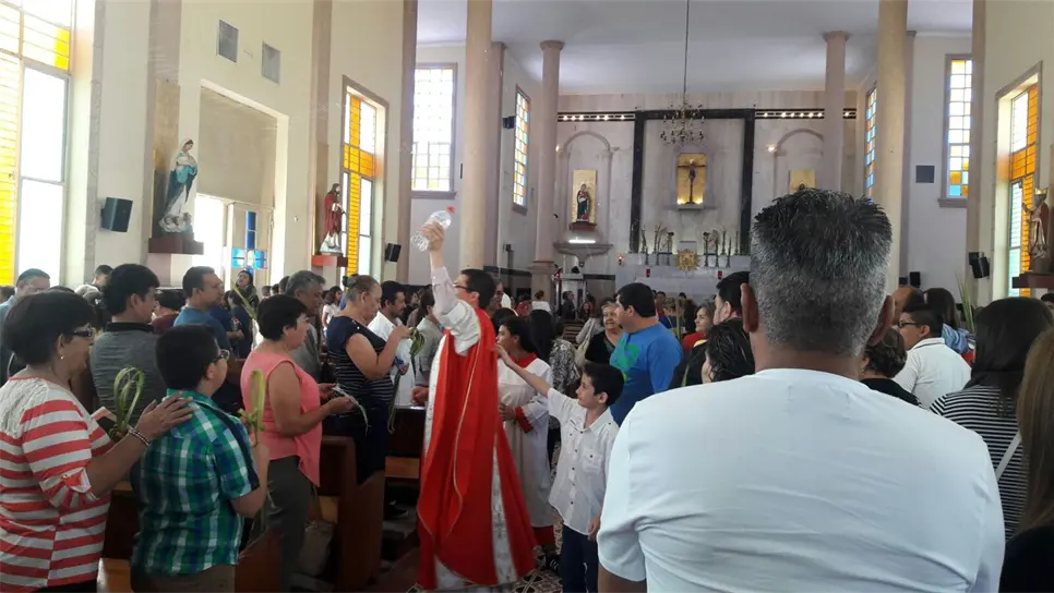 Celebran católicos el Domingo de Ramos