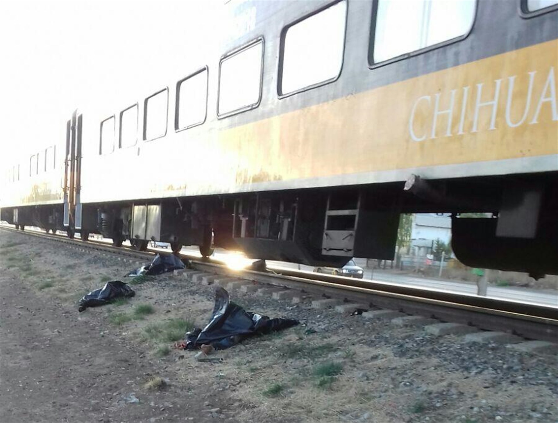 Los cuerpos quedaron en las vías. FOTO Cortesía.
