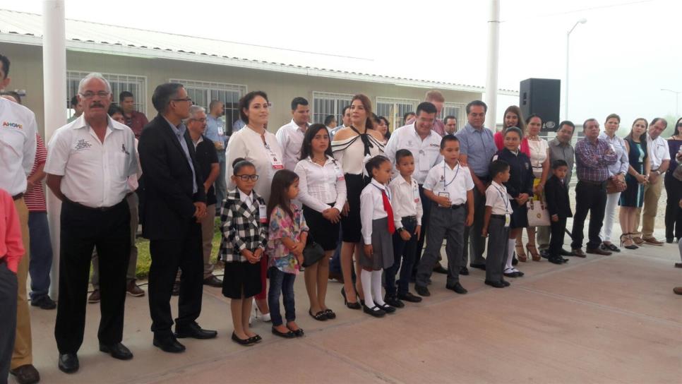 Llevan el Lunes Cívico a primaria de Urbi Villa del Rey