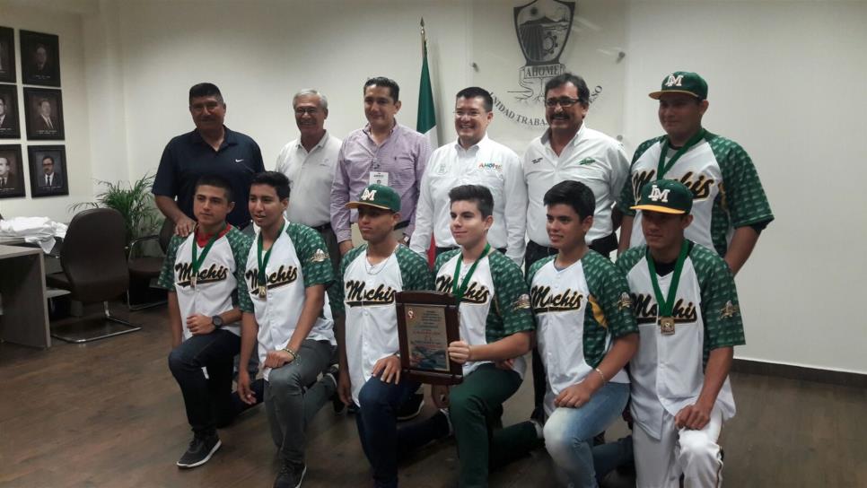 Alcalde felicita a Campeones Nacionales de Beisbol sub 15-16