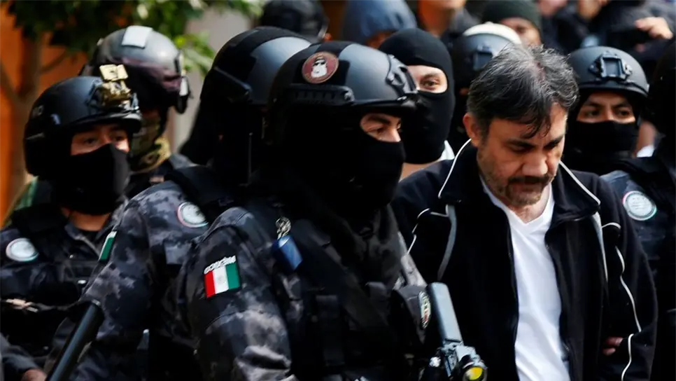 El traslado de Dámaso López Núñez a la SEIDO. FOTO: Twitter