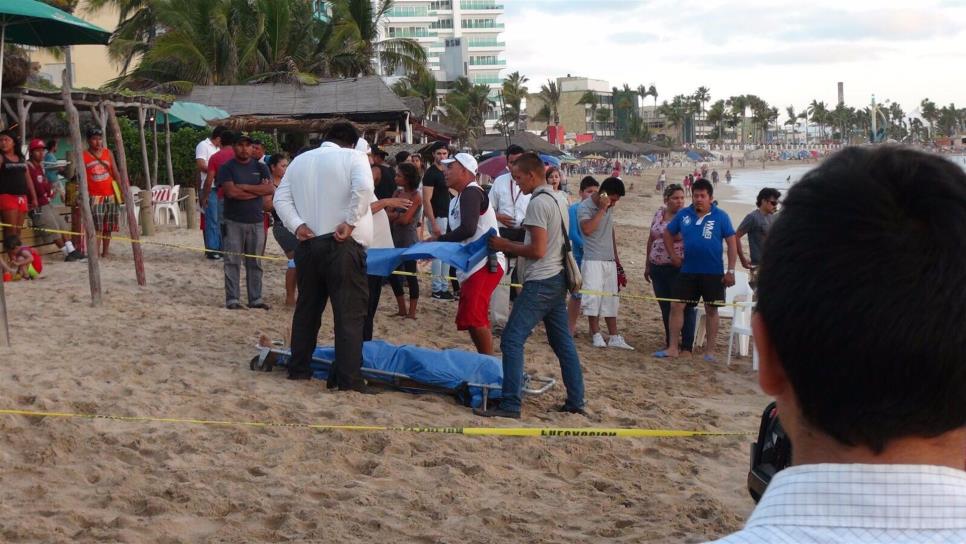 Traiciona el mar a turista en Mazatlán