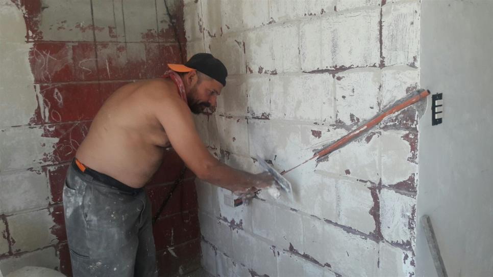 Trabajando, es como albañiles celebran su día