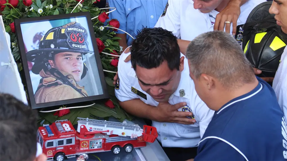 Dan el último adiós al joven bombero fallecido en accidente