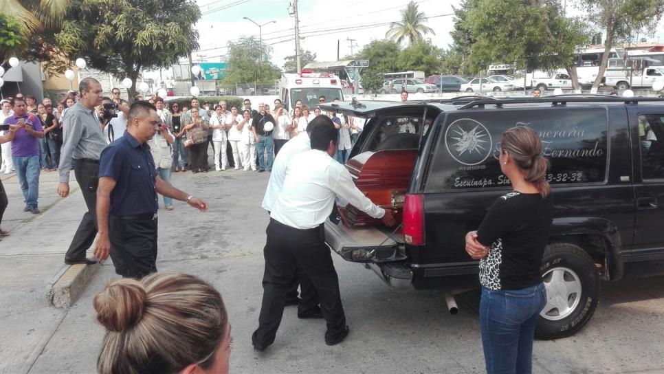 Dan el último adiós al doctor Camacho en el ISSSTE