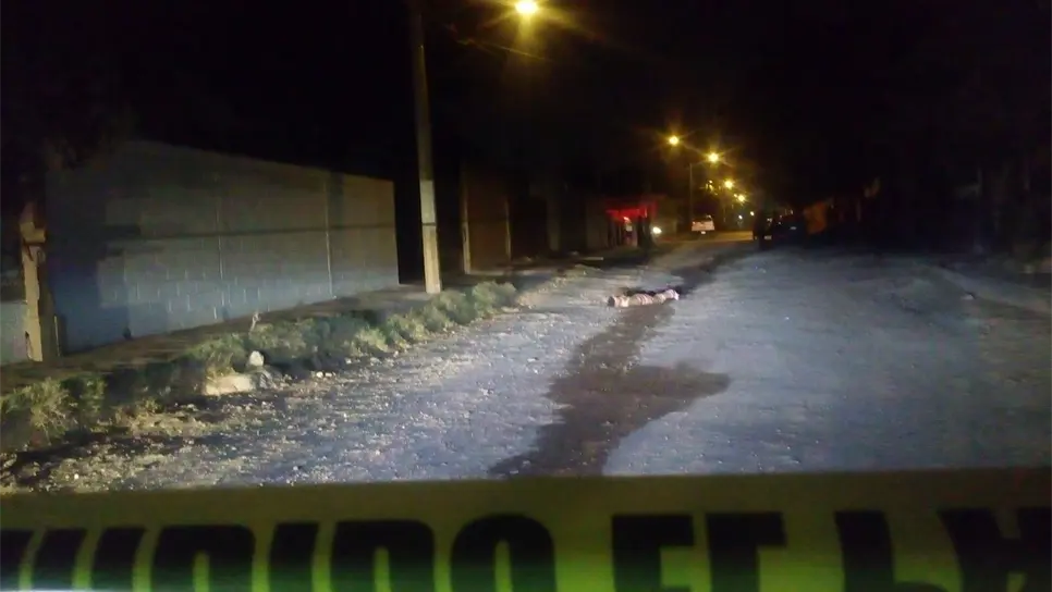 Dejan dos encobijados en calle de la Lázaro Cárdenas