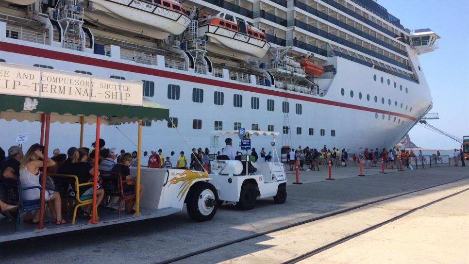 Llega crucero con más de 2 mil 500 pasajeros a Mazatlán