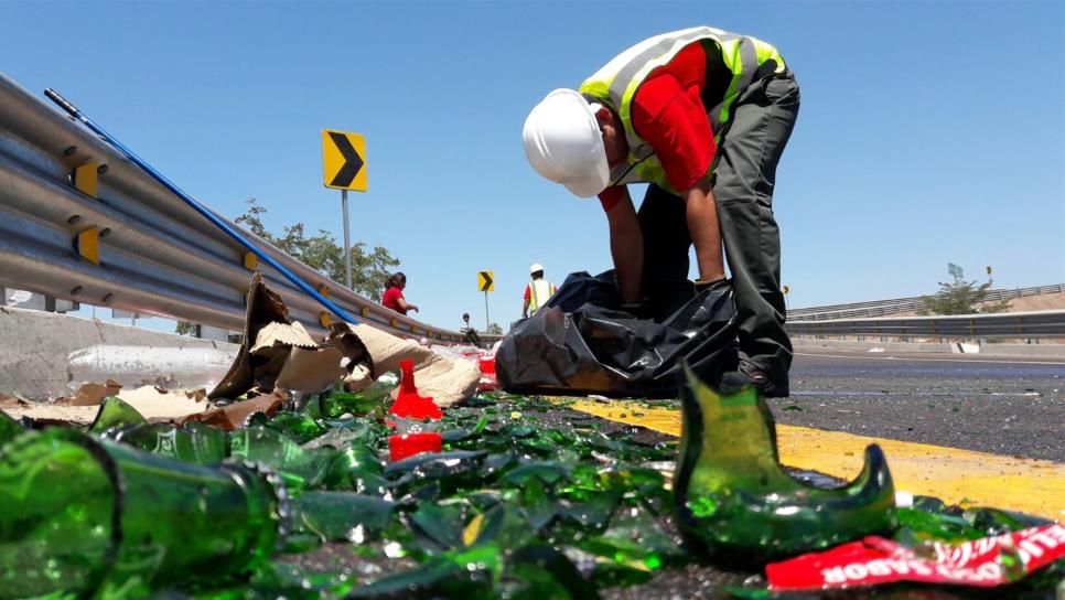 Cientos de refrescos quedan tirados en El Trébol