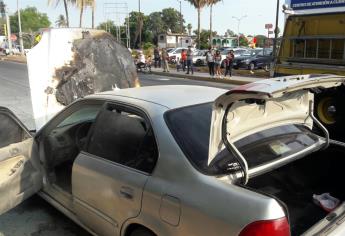 Se incendia un vehículo en pleno bulevar Centenario