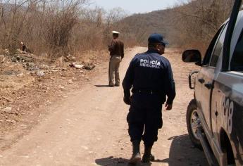 Cae camioneta a barranco, un muerto y 9 lesionados