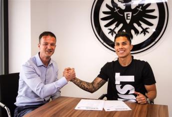 Carlos Salcedo firma con el Eintracht Frankfurt