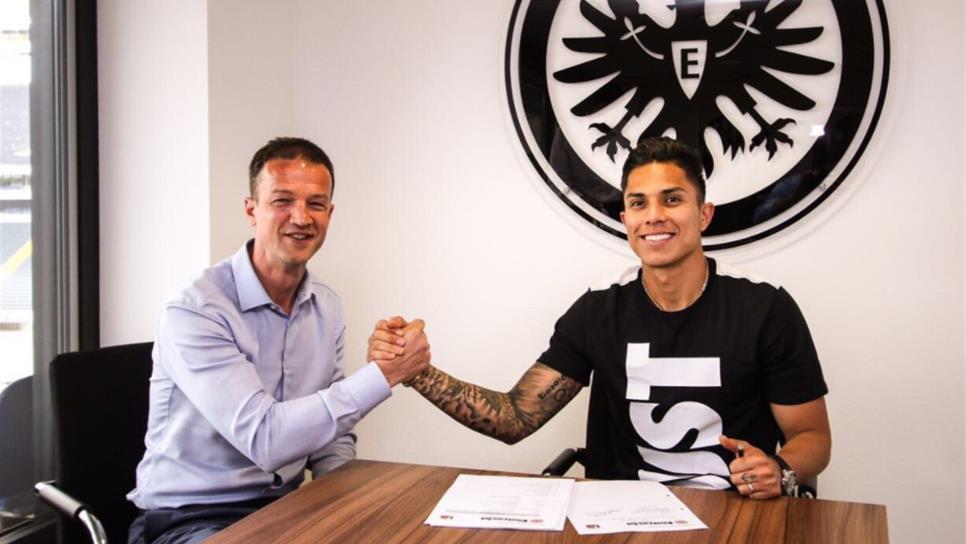 Carlos Salcedo firma con el Eintracht Frankfurt