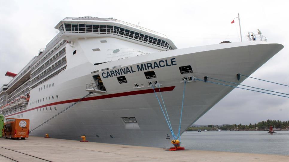Arriba a Mazatlán crucero con más de 2 mil 500 turistas
