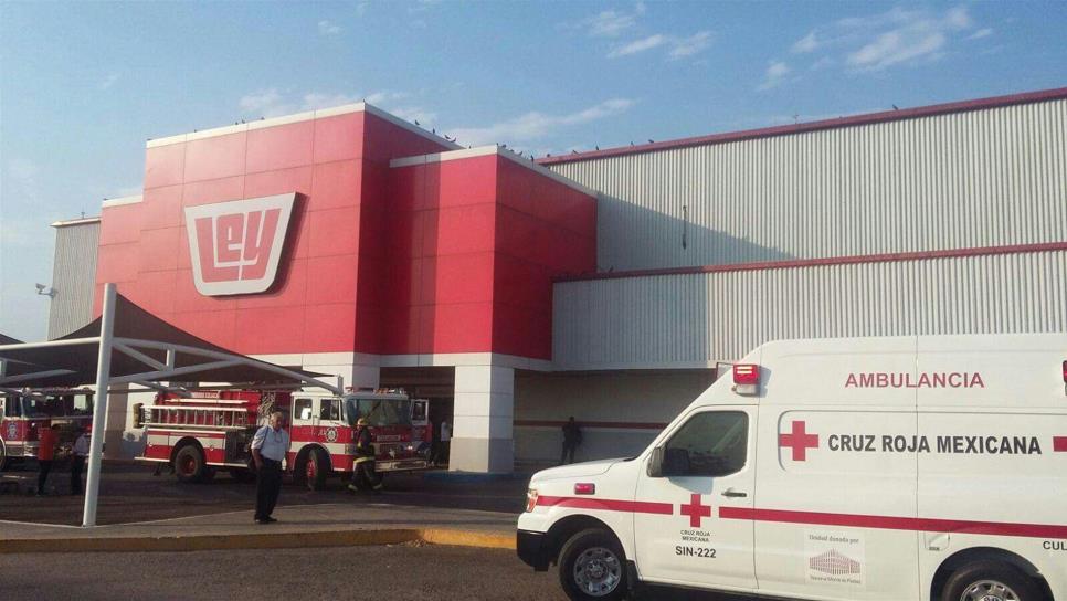 Evacúan supermercado por conato de incendio