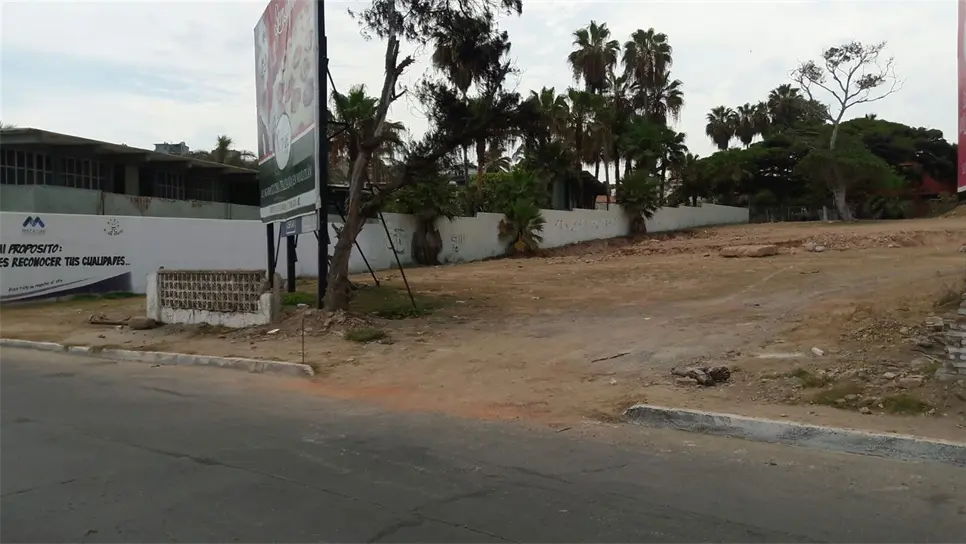 Se oponen trabajadores a demolición del Cobaes 37